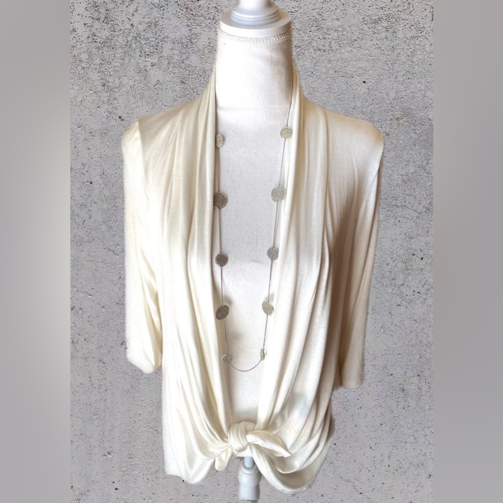 RUE JU JU Ivory/White size Large Over-Lay
Great for Layering tops